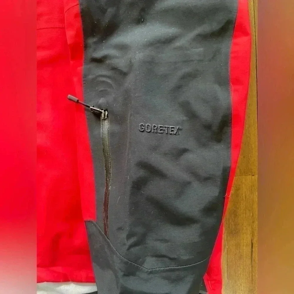 Patagonia medic jacket red and black goretex - Picture 12 of 16